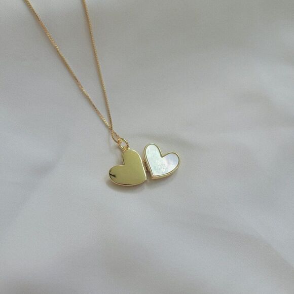 While Pearl Shell Heart Locket Necklace - Picture 5 of 5